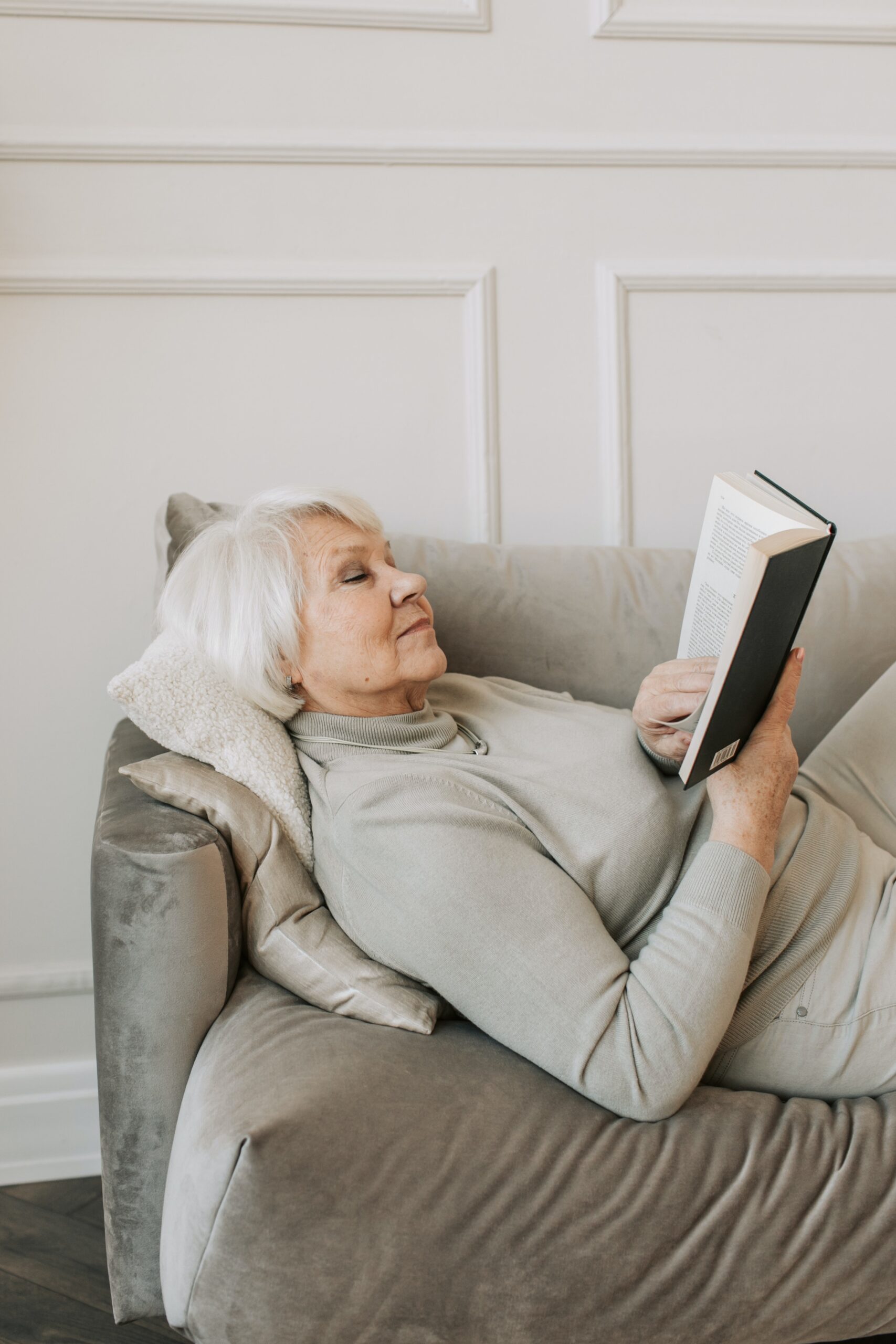 How Listening and Reading Books Can Help People with Dementia